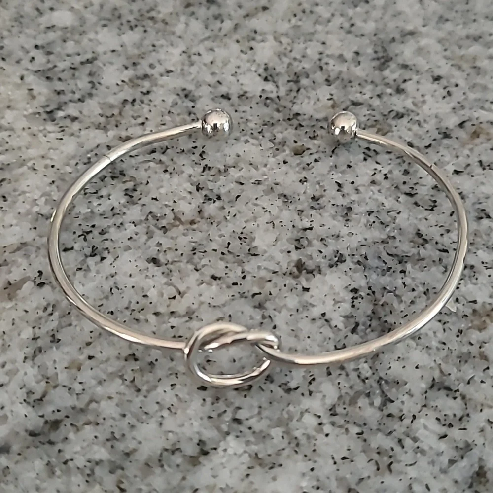 Silver "Love Knot" Wire Bracelet - Picture 2 of 6